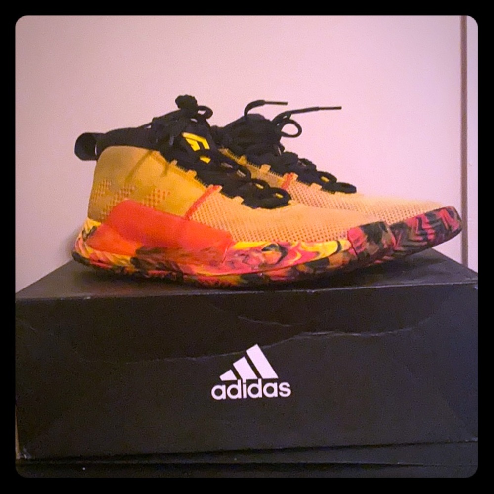 Dame 5 Red / Yellow Sneakers + Travel Bag